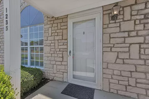 Exterior - 1235 Dunhurst St, Circleville, OH 43113 photo 2 of 5