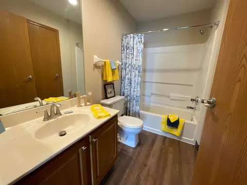 Bath - 1235 Dunhurst St, Circleville, OH 43113 photo 1 of 6
