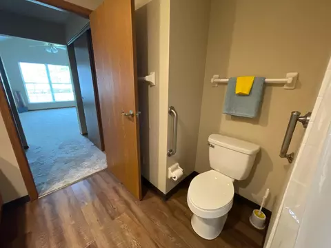 Bath - 1235 Dunhurst St, Circleville, OH 43113 photo 5 of 6