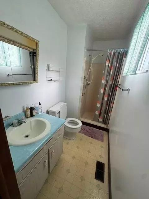 Bath - 1775 E Cooke Rd, Columbus, OH 43224 photo 2 of 2