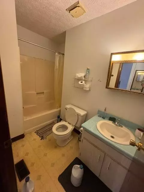 Bath - 1775 E Cooke Rd, Columbus, OH 43224 photo 1 of 2