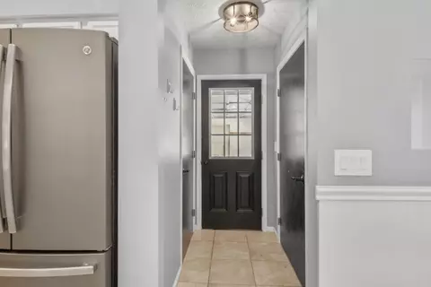 Entry Way - 5510 Taywell Ct, Springfield, OH 45503 photo 3 of 10