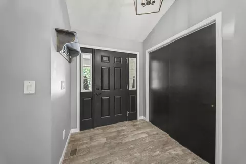 Entry Way - 5510 Taywell Ct, Springfield, OH 45503 photo 2 of 10