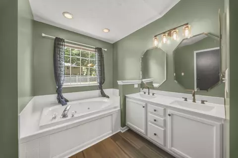 Bath - 5510 Taywell Ct, Springfield, OH 45503 photo 2 of 4