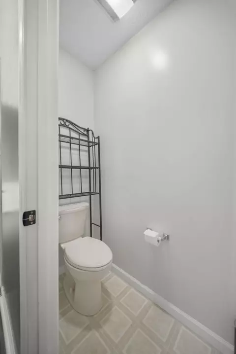 Bath - 5510 Taywell Ct, Springfield, OH 45503 photo 1 of 4