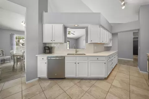 Kitchen - 5510 Taywell Ct, Springfield, OH 45503 photo 4 of 5