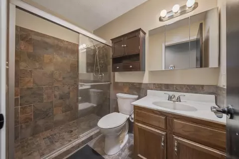 Bath - 5510 Taywell Ct, Springfield, OH 45503 photo 4 of 4