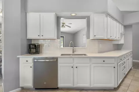 Kitchen - 5510 Taywell Ct, Springfield, OH 45503 photo 5 of 5