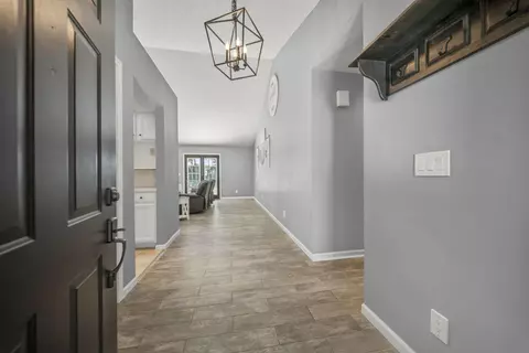 Entry Way - 5510 Taywell Ct, Springfield, OH 45503 photo 1 of 10