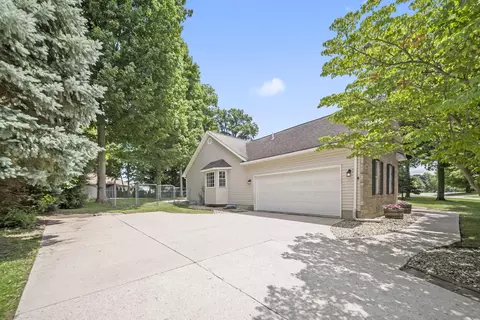 Exterior - 5510 Taywell Ct, Springfield, OH 45503 photo 2 of 10