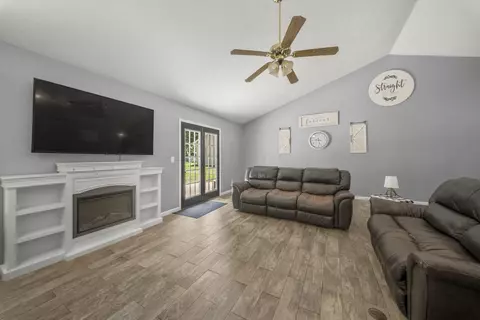 Entry Way - 5510 Taywell Ct, Springfield, OH 45503 photo 4 of 10