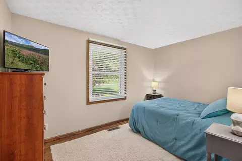 Bedroom - 9110 Four Mile Rd, Jackson, OH 45640 photo 4 of 5