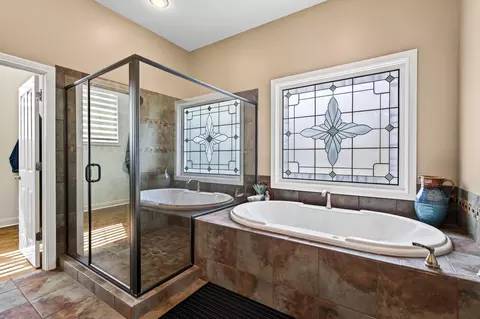 Bath - 5521 Oak View Dr, Maineville, OH 45039 photo 2 of 4