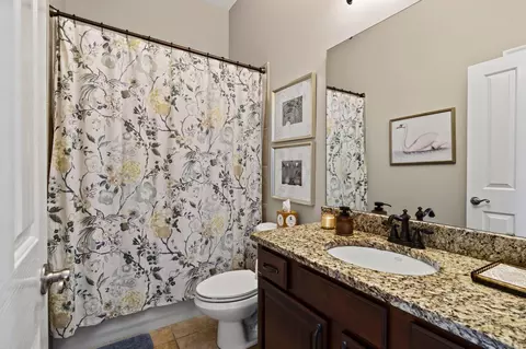 Bath - 5521 Oak View Dr, Maineville, OH 45039 photo 3 of 4