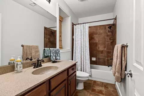 Bath - 5521 Oak View Dr, Maineville, OH 45039 photo 4 of 4