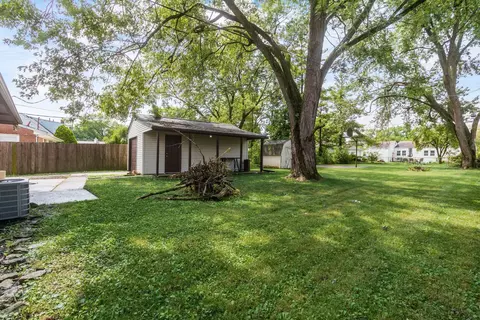 Exterior - 4595 Annhurst Rd, Columbus, OH 43228 photo 8 of 12
