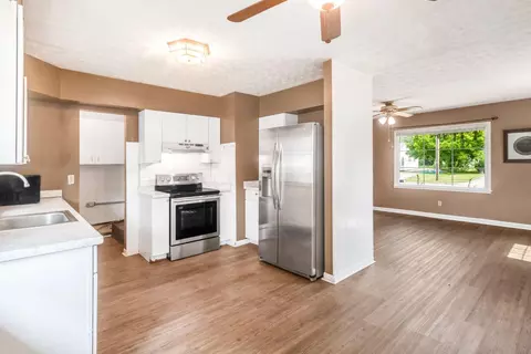 Kitchen - 4595 Annhurst Rd, Columbus, OH 43228 photo 1 of 3