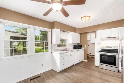 Kitchen - 4595 Annhurst Rd, Columbus, OH 43228 photo 3 of 3