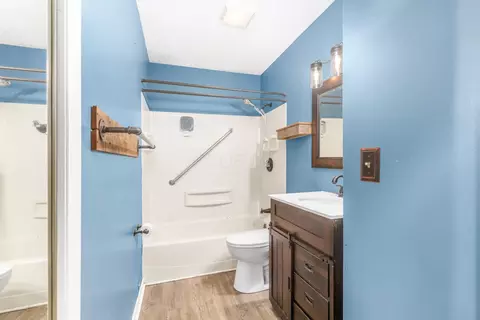 Bath - 4595 Annhurst Rd, Columbus, OH 43228 photo 1 of 1