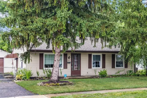 Exterior - 4595 Annhurst Rd, Columbus, OH 43228 photo 2 of 12
