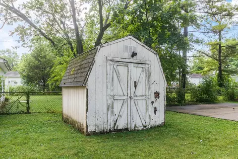 Exterior - 4595 Annhurst Rd, Columbus, OH 43228 photo 9 of 12