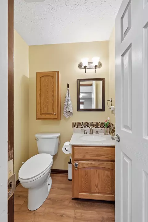 Bath - 6966 Tralee Dr, Dublin, OH 43017 photo 1 of 3