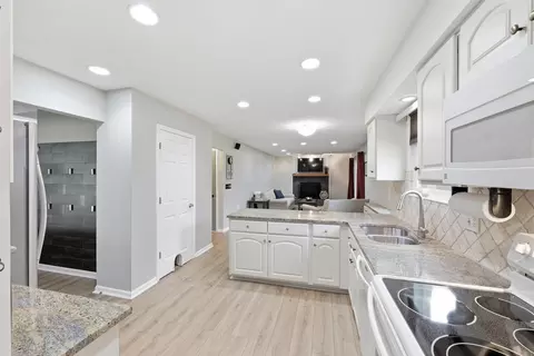 Kitchen - 6966 Tralee Dr, Dublin, OH 43017 photo 1 of 3