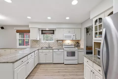 Kitchen - 6966 Tralee Dr, Dublin, OH 43017 photo 2 of 3