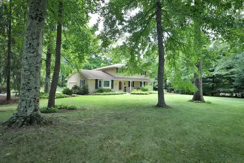 5915 Headley Rd, Gahanna, OH 43230