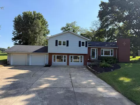 3228 Meadowbrook Dr NE, Lancaster, OH 43130