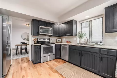 Kitchen - 8475 Gullane Ct, Dublin, OH 43017 photo 3 of 7