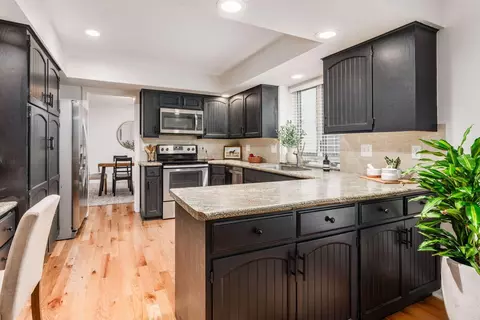 Kitchen - 8475 Gullane Ct, Dublin, OH 43017 photo 2 of 7