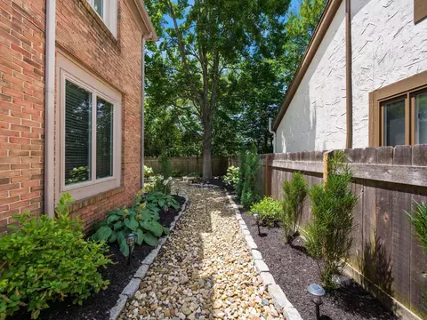 Exterior - 8475 Gullane Ct, Dublin, OH 43017 photo 11 of 26