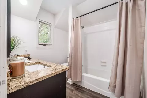 Bath - 8475 Gullane Ct, Dublin, OH 43017 photo 2 of 5