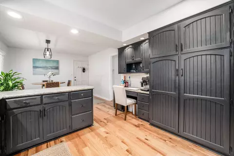 Kitchen - 8475 Gullane Ct, Dublin, OH 43017 photo 6 of 7