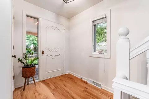 Entry Way - 8475 Gullane Ct, Dublin, OH 43017 photo 2 of 6