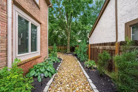 Exterior - 8475 Gullane Ct, Dublin, OH 43017 photo 18 of 26