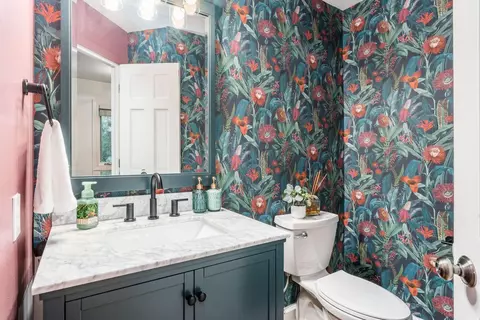 Bath - 8475 Gullane Ct, Dublin, OH 43017 photo 1 of 5
