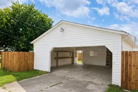 Exterior - 106 Snyder St, Springfield, OH 45504 photo 3 of 5