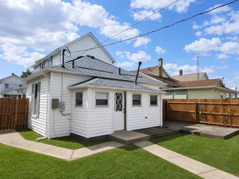 Exterior - 106 Snyder St, Springfield, OH 45504 photo 2 of 5