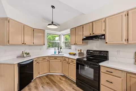 Kitchen - 7632 Plainfield Dr, Pickerington, OH 43147 photo 3 of 4