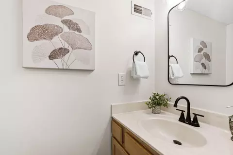 Bath - 7632 Plainfield Dr, Pickerington, OH 43147 photo 1 of 4