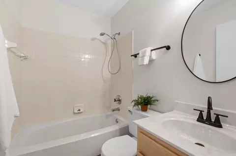 Bath - 7632 Plainfield Dr, Pickerington, OH 43147 photo 2 of 4