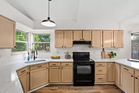 Kitchen - 7632 Plainfield Dr, Pickerington, OH 43147 photo 1 of 4