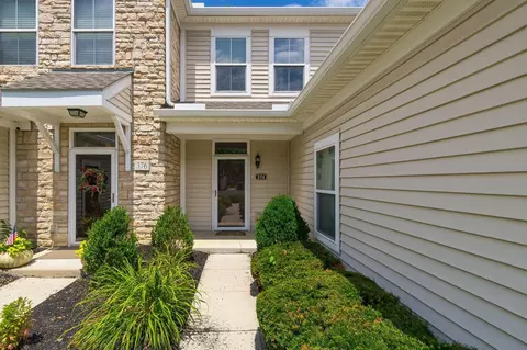 374 Westgreen Ln, Westerville, OH 43082