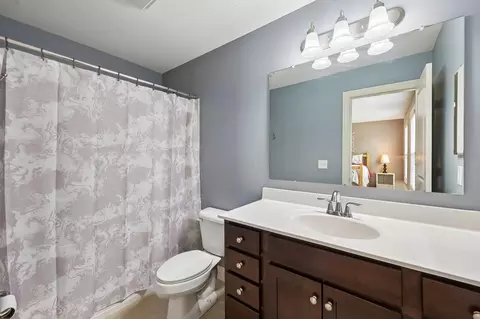 Bath - 727 Regency Bnd, Delaware, OH 43015 photo 5 of 10