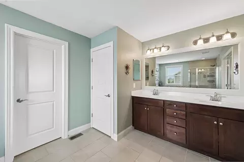 Bath - 727 Regency Bnd, Delaware, OH 43015 photo 3 of 10