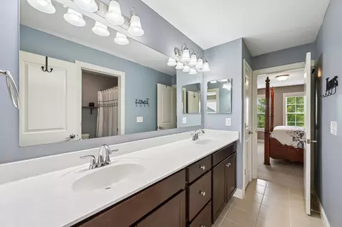 Bath - 727 Regency Bnd, Delaware, OH 43015 photo 7 of 10