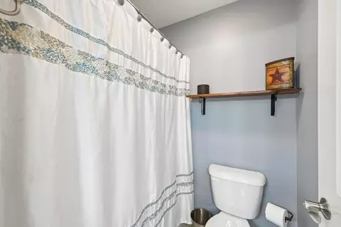Bath - 727 Regency Bnd, Delaware, OH 43015 photo 8 of 10