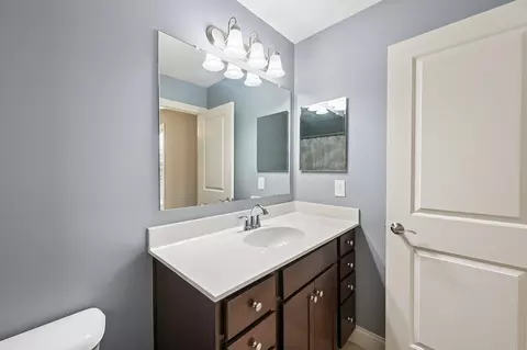 Bath - 727 Regency Bnd, Delaware, OH 43015 photo 6 of 10
